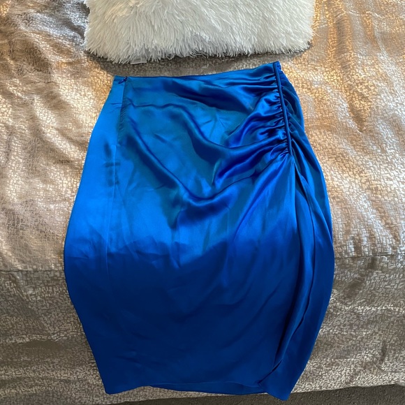 ⭕️ SOLD ⭕️ NEW Zara Electric Blue High Side Slit Satin Skirt - Picture 7 of 10